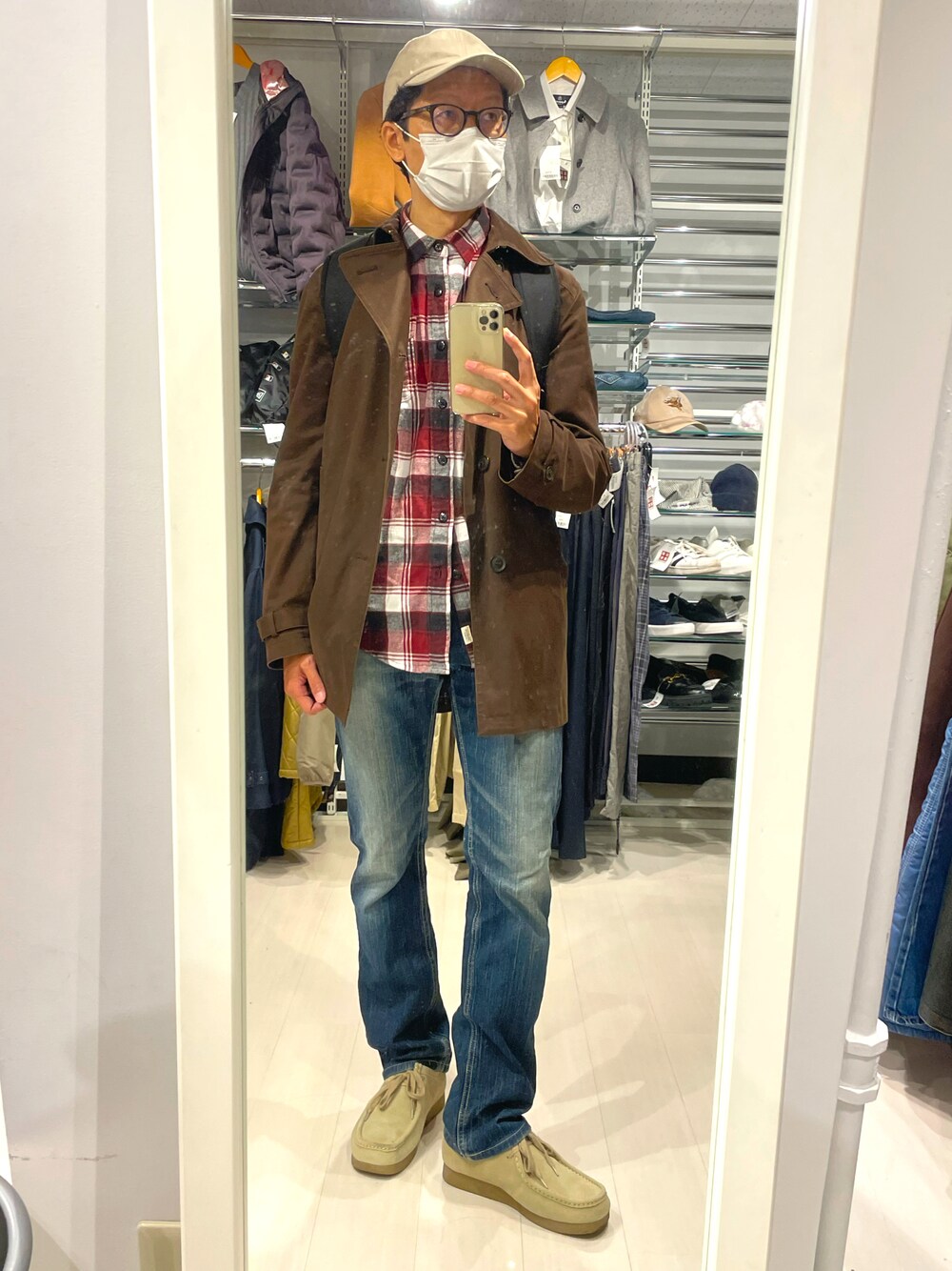 「ユニクロ、スリムデニム、シューカット、モカシン、コート、ジーンズ、ブラウン、ベージュ、アメリカンイーグル、チェック、キャップ、メンズビギ(MEN'S BIGI)、GU、ワークマン、いいね、save、フォローお願いします🤑」｜「WORKMANのアイテム（キャップ、ベージュ系）」を使った、☠️HiRoC☠️さん（メンズ・171cm）の秋コーディネートの1枚目の写真
