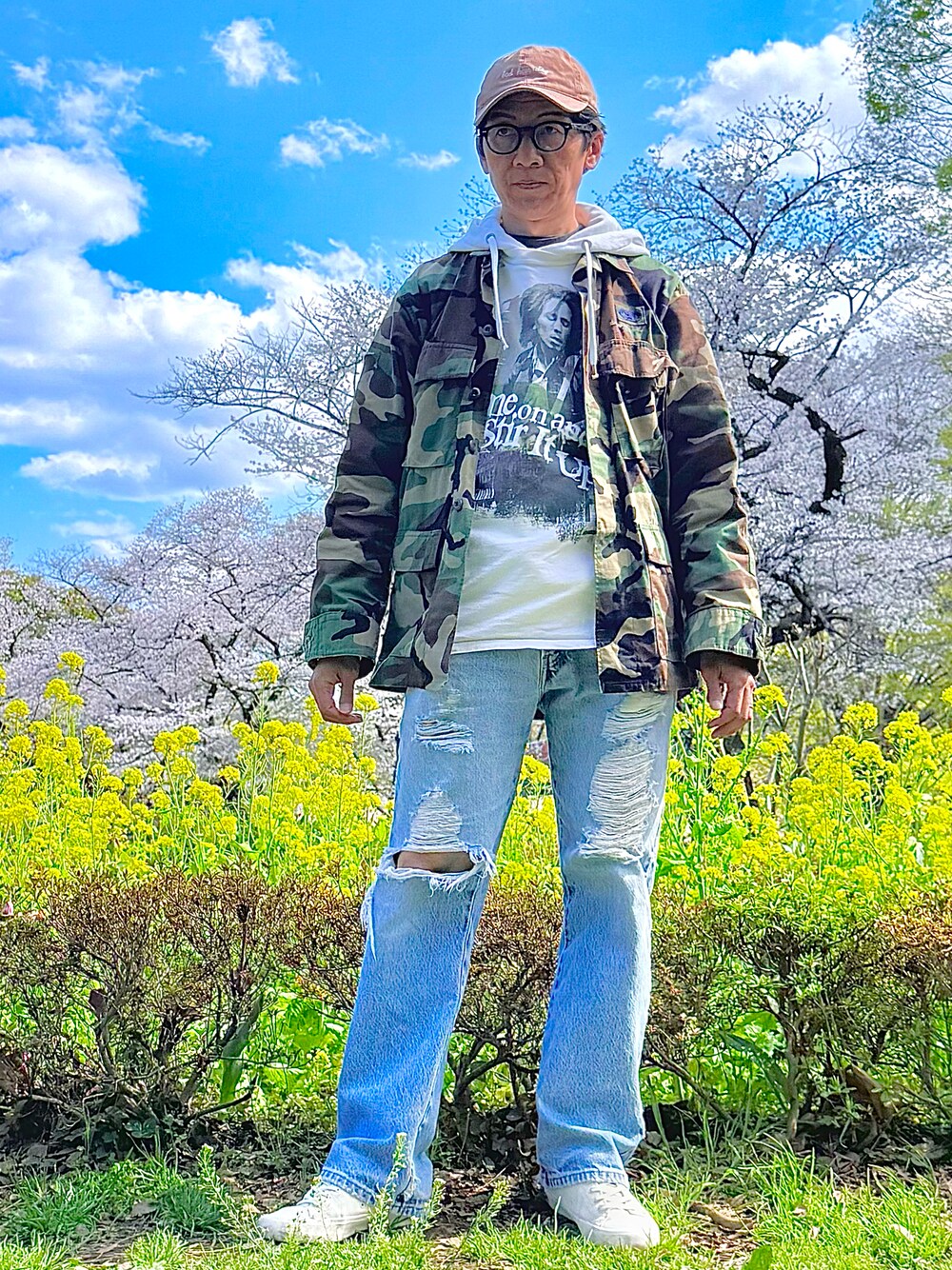 「キャップ、古着MIX、パーカー、ボブマーリー、迷彩、ミリタリー、リーバイス、517、ダメージデニムパンツ、春めき満開コーデ、お花見、いいね、save、フォローお願いします🤑、スニーカー、ユニクロ、春色」｜「不明のアイテム（キャップ、ピンク系）」を使った、☠️HiRoC☠️さん（メンズ・171cm）の春コーディネートの1枚目の写真