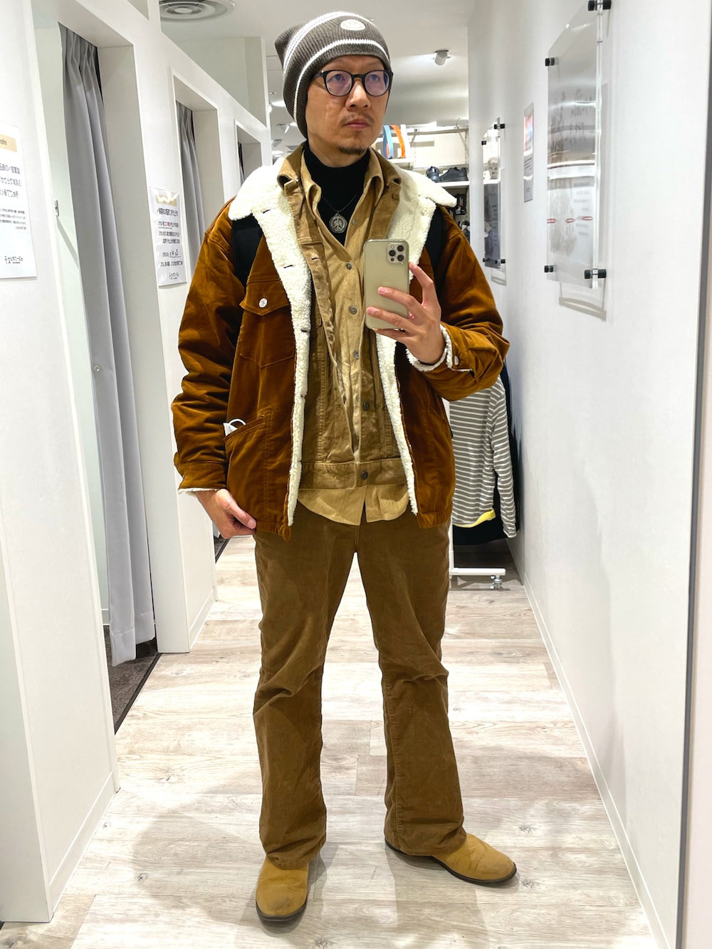 「ブラウン、アディダス、ニット帽、ユニクロ、UNIQLO、ボア、コーデュロイ、フレアパンツ、コーデュロイパンツ、サイドゴアブーツ、タートルネック、ワントーンコーデ、レイヤードスタイル、お洒落さんとつながりたい、いいね、save、フォローお願いします🤑」｜「adidasのアイテム（ニットキャップ/ビーニー、ブラウン系）」を使った、☠️HiRoC☠️さん（メンズ・171cm）の冬コーディネートの1枚目の写真