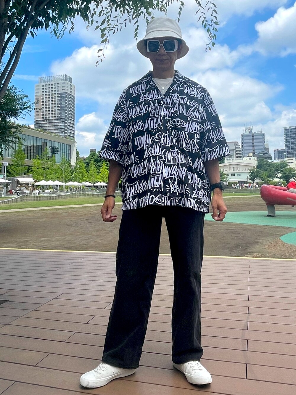 「モノトーン、プチプラ、シャツ好き集まれ、サングラス、バケットハット、夏コーデ、ユニクロ、GU、H&M、UNIQLO、ホワイト、ブラック、いいね、save、フォローお願いします🤑、オープンカラーシャツ、古着MIX」｜「GUのアイテム（ハット、ホワイト系）」を使った、☠️HiRoC☠️さん（メンズ・171cm）の夏コーディネートの1枚目の写真