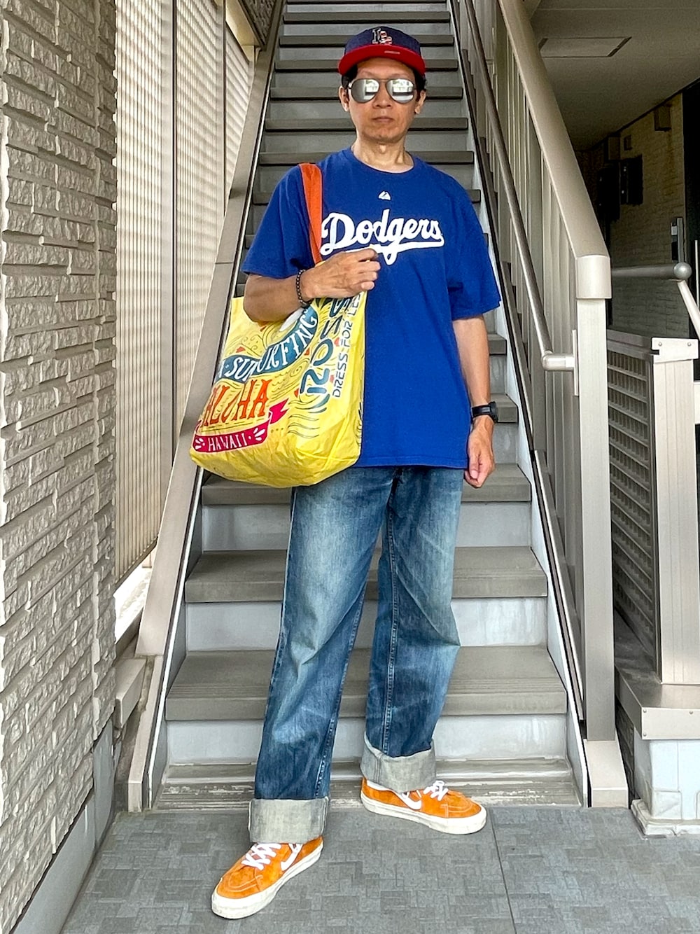 「夏だ！Tシャツ着よう！、ドジャース、キャップ、ブルー、イエロー、トートバッグ、ハワイ、メジャーリーグ、リーバイス、デニム、VANS、スニーカー、オレンジ、いいね、save、フォローお願いします🤑、サングラス」｜「NEW ERAのアイテム（キャップ、ブルー系）」を使った、☠️HiRoC☠️さん（メンズ・171cm）の夏コーディネートの1枚目の写真