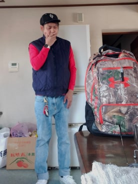 「REDMOON（レッドムーン）のアイテム（キーケース/キーアクセサリー、ゴールド系）」を使った、Kazuさん（メンズ・177cm）の春コーディネート