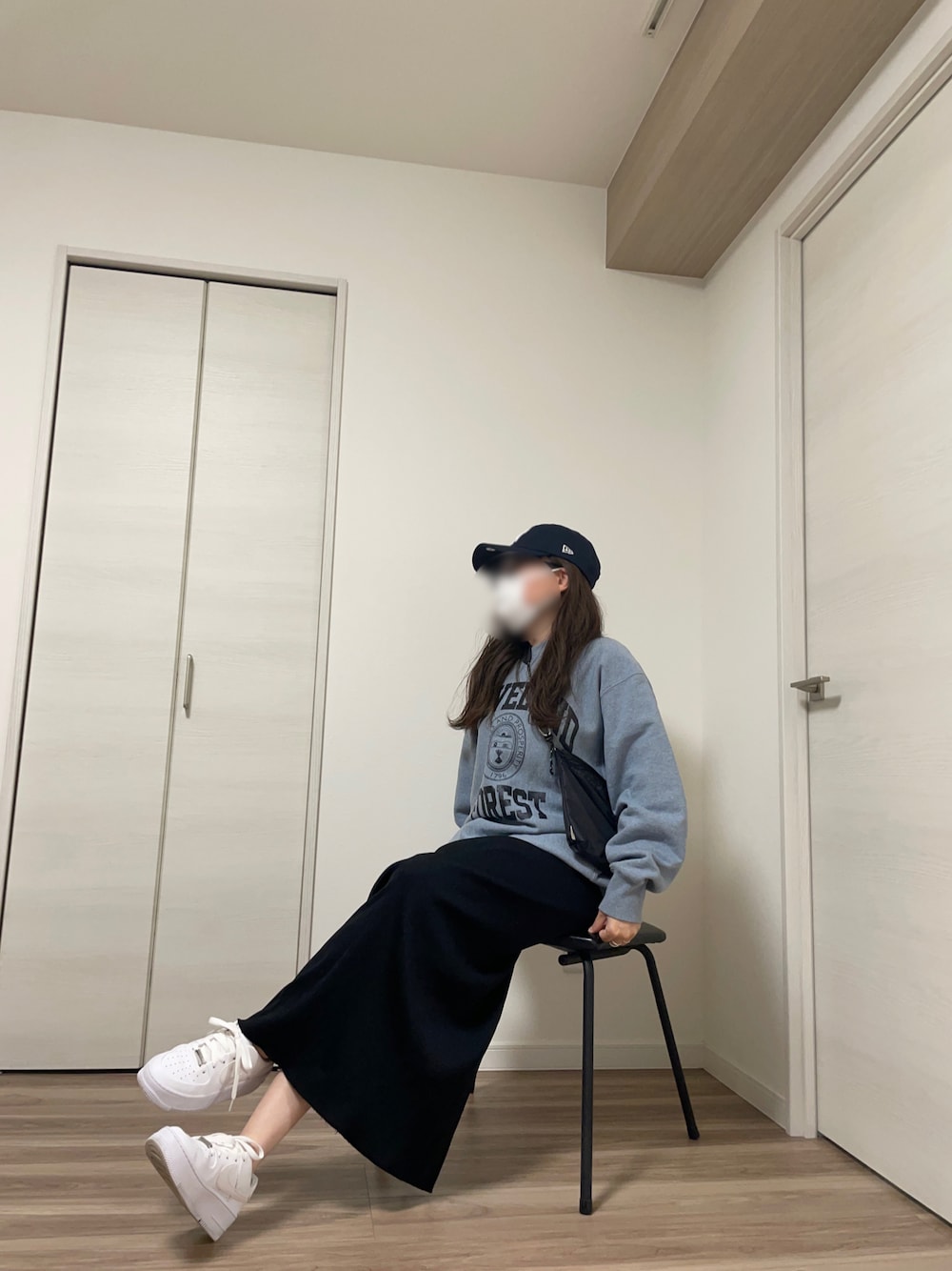 「オトナカジュアル、休日コーデ、秋コーデ、大人ガーリー、低身長女子、シンプルコーデ、ゆるコーデ、スニーカーコーデ、ビックシルエット、スウェット」｜「JOURNAL STANDARDのアイテム（スカート、ブラック系）」を使った、Mayumuuさん（レディース・154cm）の秋コーディネートの1枚目の写真
