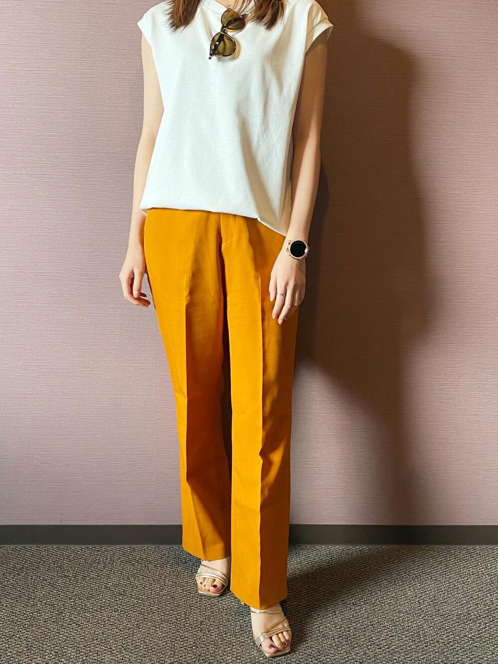 「ビタミンカラー、オレンジパンツ、夏コーデ」｜「LOWRYS FARMのアイテム（サンダル、ゴールド系）」を使った、mitanさん（レディース・156cm）の秋コーディネートの1枚目の写真