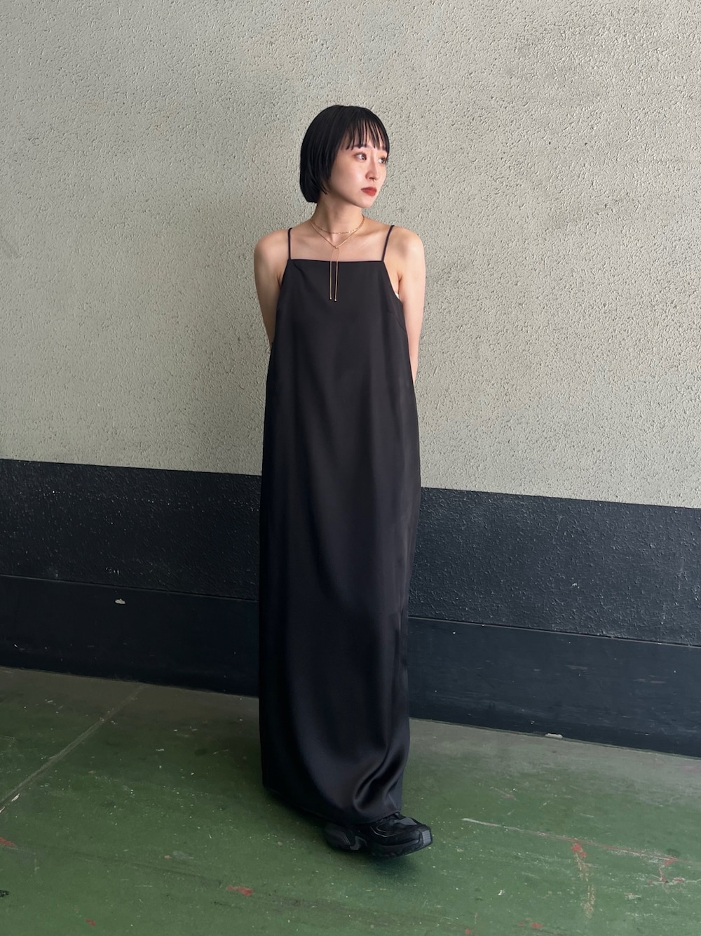 Fastener slit satin dress/ファスナースリットサテンドレスを使った