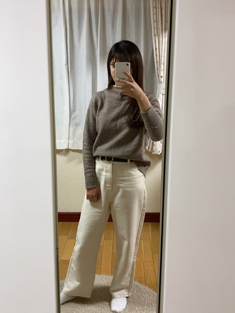 「AYAのアイテム（デニムパンツ、ホワイト系）」を使った、memeさん（レディース・156cm）の秋コーディネートの1枚目の写真