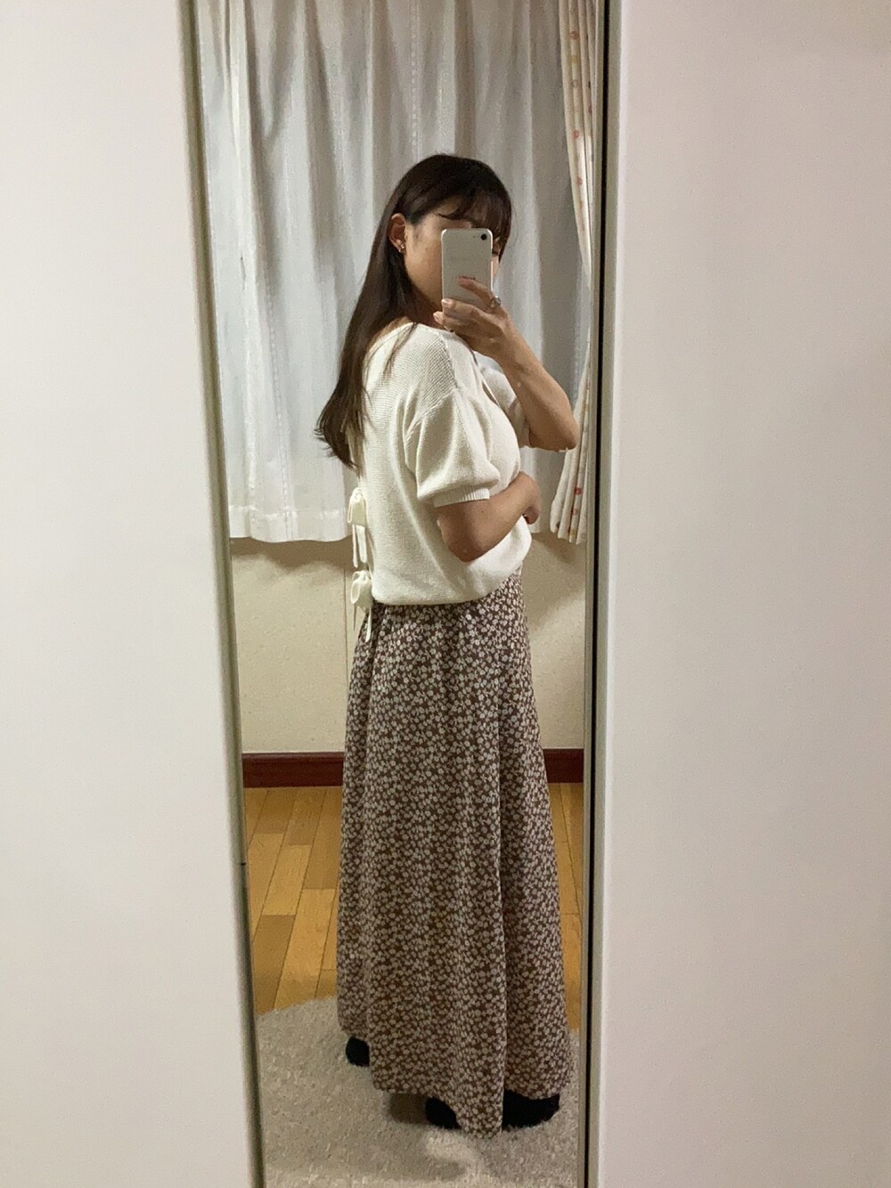 「ems exciteの2WAYプルオーバーニット（ニット/セーター、ホワイト系）」を使った、memeさん（レディース・156cm）の秋コーディネートの1枚目の写真