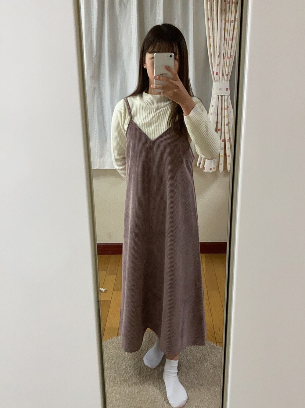 「GUのアイテム（ジャンパースカート、ピンク系）」を使った、memeさん（レディース・156cm）の秋コーディネートの1枚目の写真