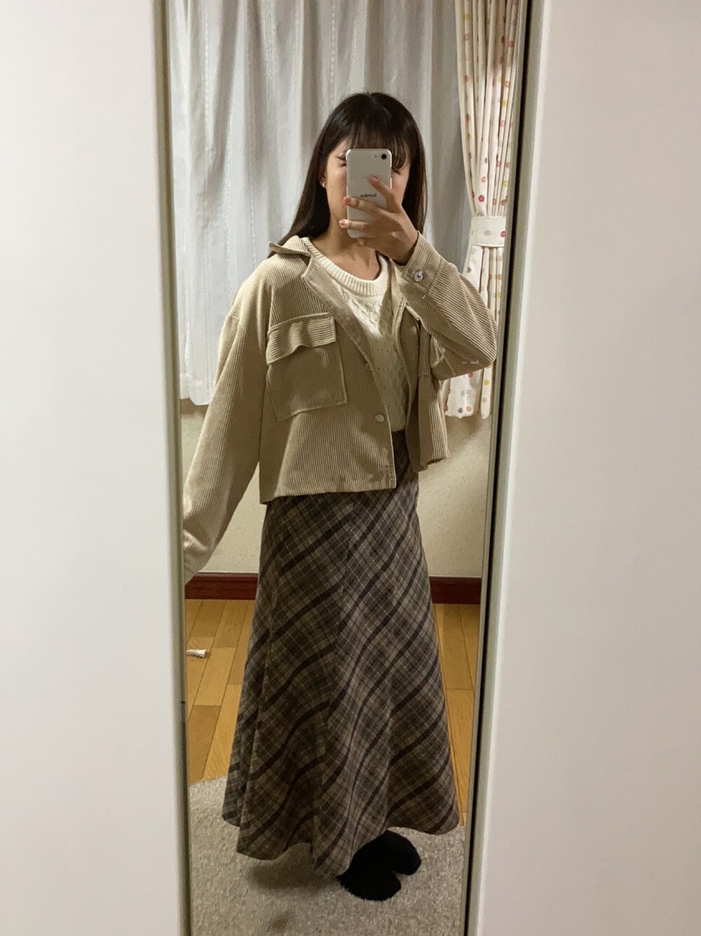 「FESTENIRのアイテム（スカート、ブラウン系）」を使った、memeさん（レディース・156cm）の秋コーディネートの1枚目の写真