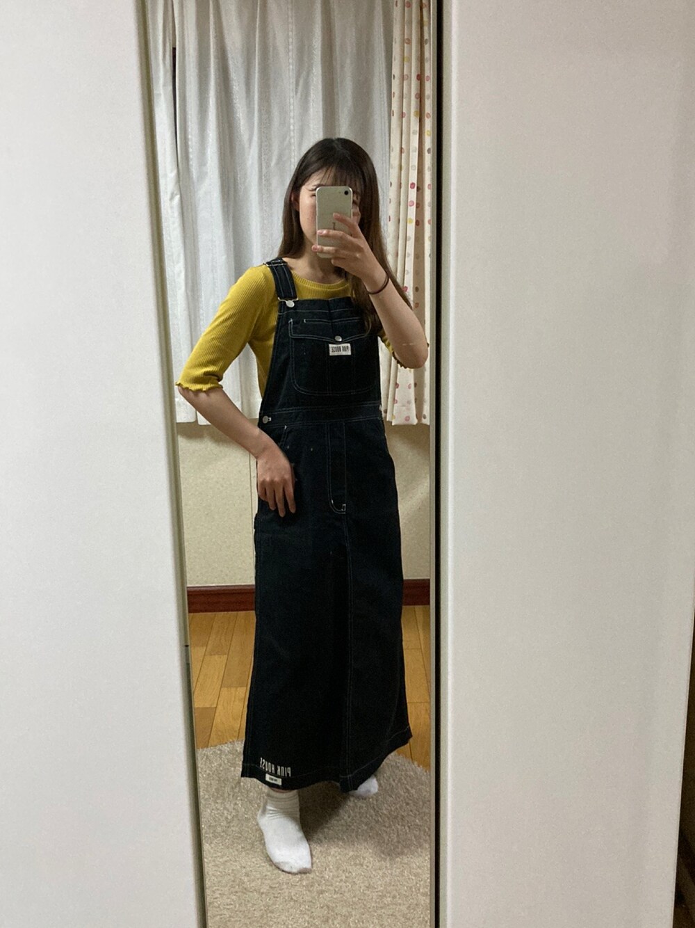 「pinkhouseのアイテム（サロペット/オーバーオール、ブラック系）」を使った、memeさん（レディース・156cm）の春コーディネートの1枚目の写真