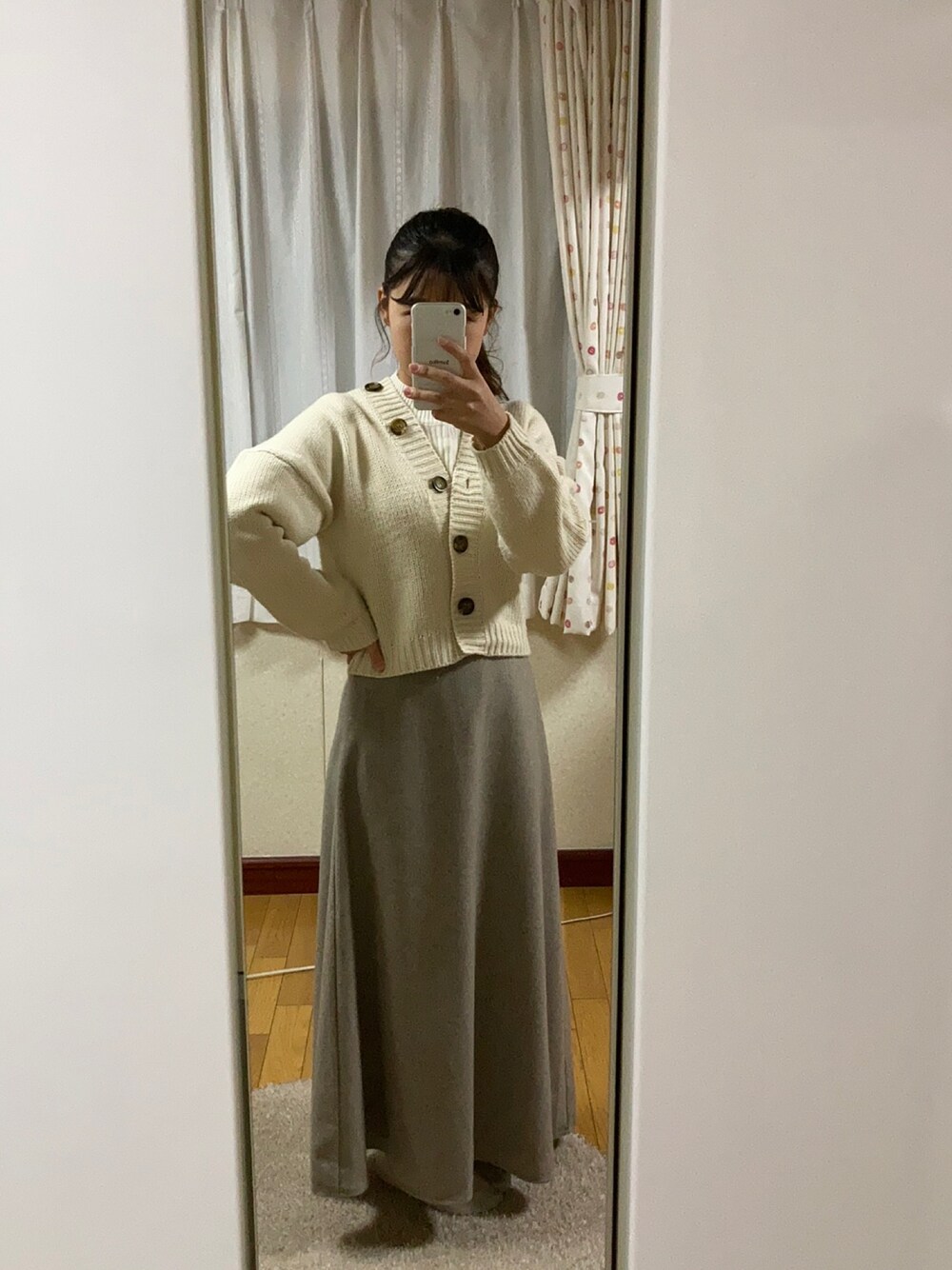 「Riche glamourのアイテム（カーディガン/ボレロ、ベージュ系）」を使った、memeさん（レディース・156cm）の冬コーディネートの1枚目の写真
