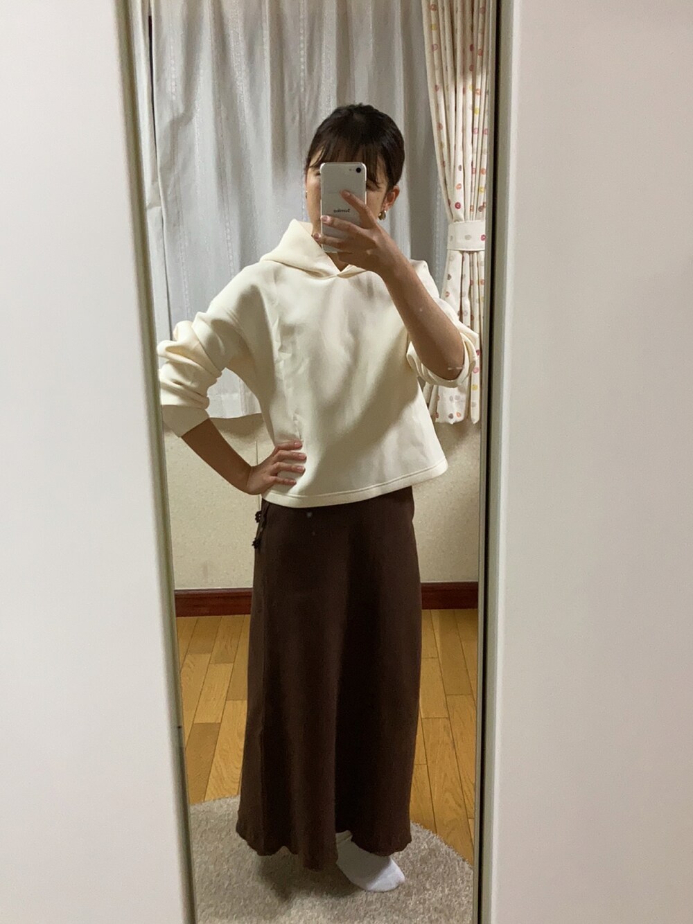 「UNIQLOのドライソフトスウェットプルパーカ（長袖）（パーカー、ホワイト系）」を使った、memeさん（レディース・156cm）の秋コーディネートの1枚目の写真