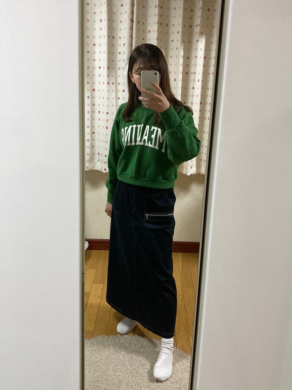 「ye libareのアイテム（スウェット、グリーン系）」を使った、memeさん（レディース・156cm）の春コーディネートの1枚目の写真