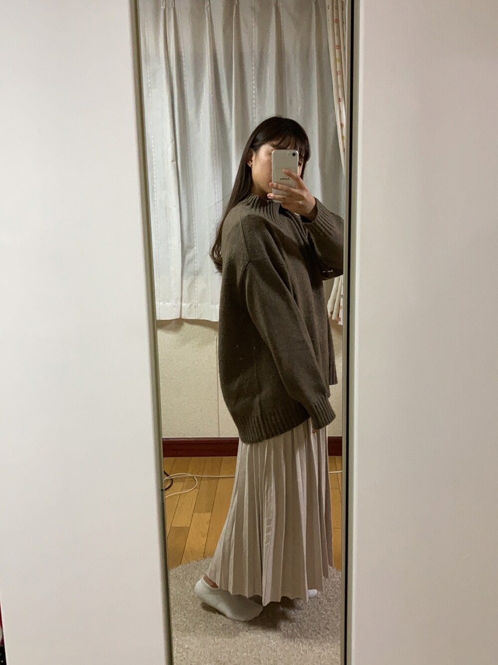 「GUのアイテム（ニット/セーター、ブラウン系）」を使った、memeさん（レディース・156cm）の秋コーディネートの1枚目の写真