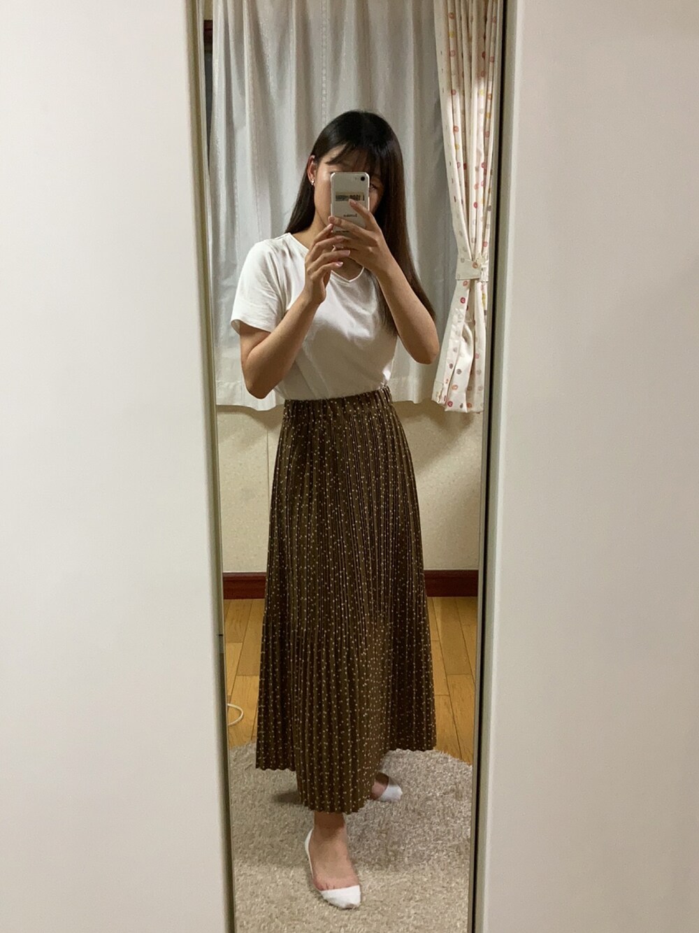 「LAKOLEのドット柄ケシプリーツスカート / LAKOLE（スカート、ブラウン系）」を使った、memeさん（レディース・156cm）の夏コーディネートの1枚目の写真
