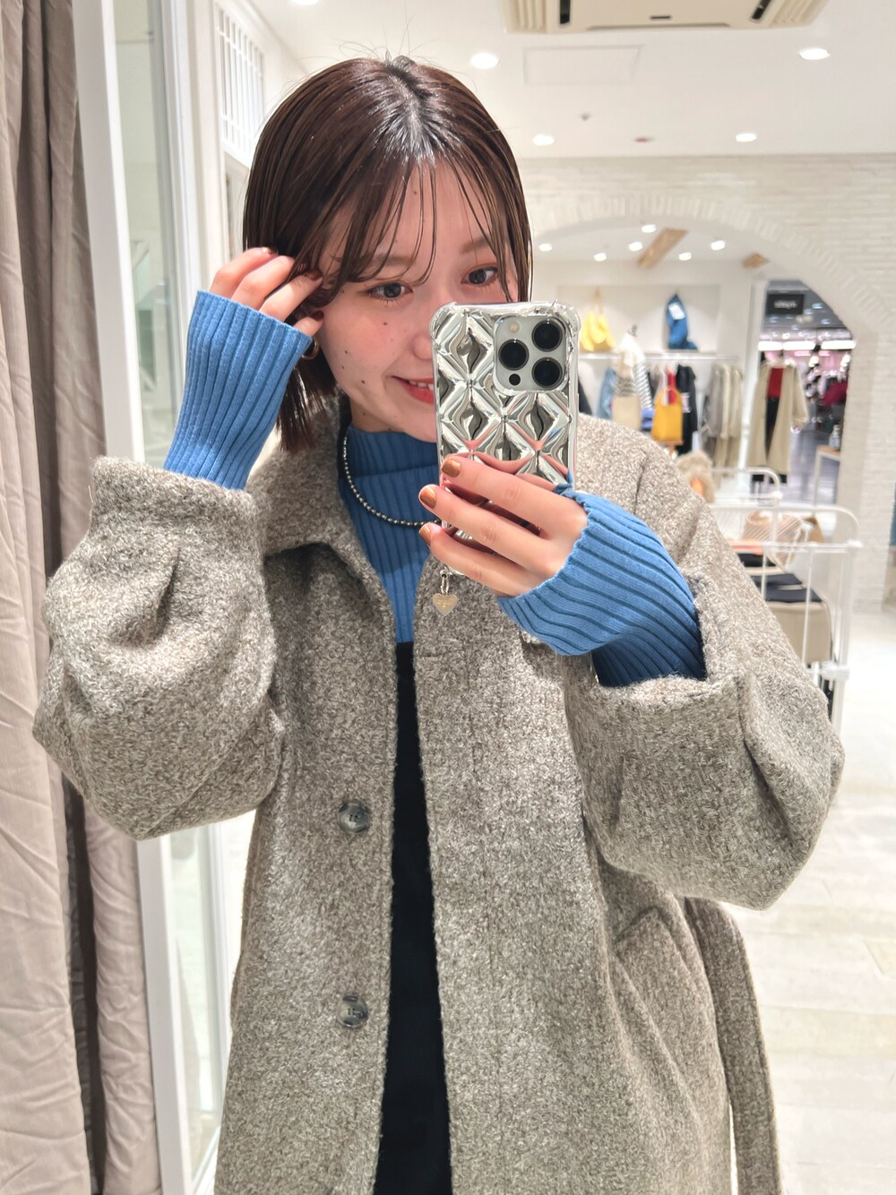 「アウター、ステンカラーコート、ブラウンコーデ、ハイネック、ハイネックニット、ブルーコーデ、冬コーデ、コート、大人カジュアル、綺麗めコーデ」｜「mysticの【サイズ展開あり】ステンカラーロングコート（ステンカラーコート、ブラウン系）」を使った、shihokoさん（レディース・166cm）の秋コーディネートの1枚目の写真