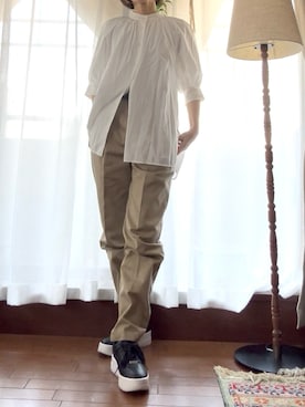 「ok.soon+（オクスンプラス）のアイテム（チノパンツ、ベージュ系）」を使った、r_coさん（レディース・159cm）の春コーディネート