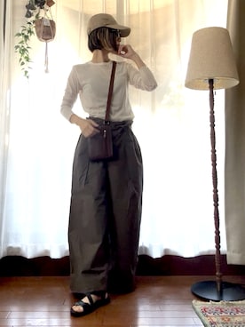 「studio CLIP（スタディオクリップ）の軽ラクストラップサンダル（サンダル、ブラック系）」を使った、r_coさん（レディース・159cm）の春コーディネート
