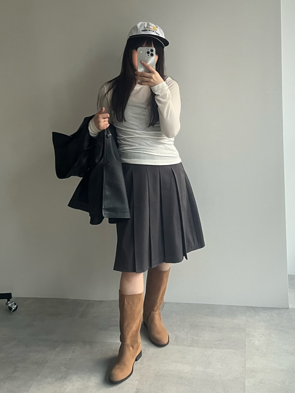 「GIUNONのback stitch sheer tops / バックステッチシアートップス（Tシャツ/カットソー、ホワイト系）」を使った、さきさん（骨格ストレート・レディース・160cm）の春コーディネートの1枚目の写真