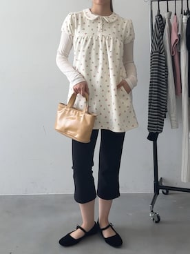 「GIUNON（ジウノン）のround collar flower tunic / ラウンドカラーフラワーチュニック（シャツ/ブラウス、ホワイト系）」を使った、さきさん（レディース・160cm）の春コーディネート