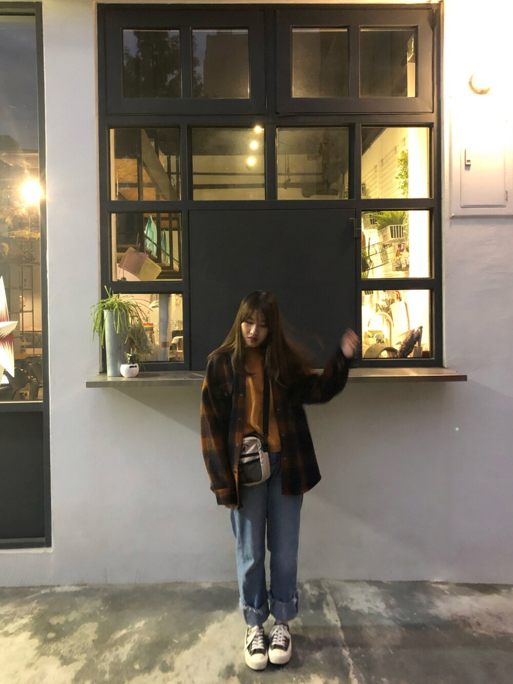 「ootd、秋のコーデ、休閒、oversize、基礎款」｜「H:CONNECTのアイテム（ジャケット/アウター、ブラウン系）」を使った、yii93さん（レディース・155cm）の夏コーディネートの1枚目の写真