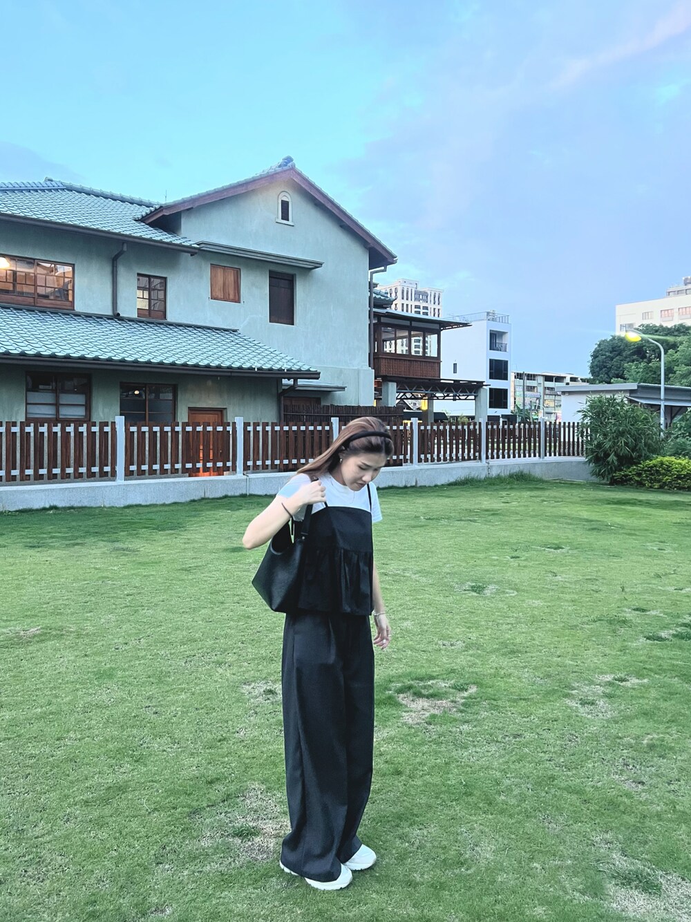 「ootd、初秋コーデ、今日のコーデ、fallstyle」｜「QUEEN SHOPのアイテム（キャミソール、ブラック系）」を使った、yii93さん（レディース・155cm）の秋コーディネートの1枚目の写真