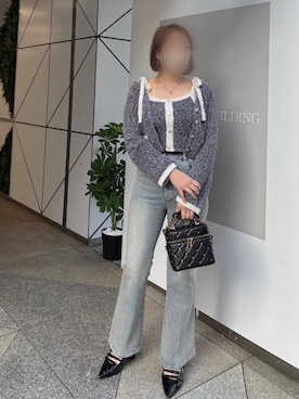 「one after another NICE CLAUP（ワンアフターアナザーナイスクラップ）の【S/Mサイズ展開】サイドカット美脚ビジューデニムパンツ（デニムパンツ、ブルー系）」を使った、江口光代さん（レディース・162cm）の冬コーディネート