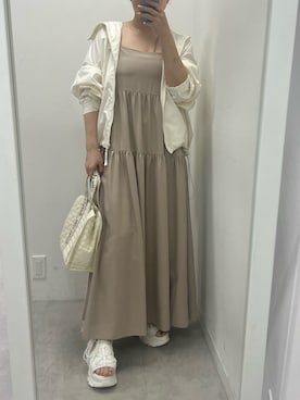 「キャミワンピ」｜「アイテム（マウンテンパーカー）」を使った、江口光代さん（レディース・162cm）の夏コーディネート