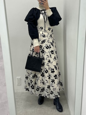 「花柄」｜「アイテム（アンサンブル）」を使った、江口光代さん（レディース・162cm）の秋コーディネート