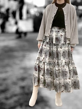 「Areeam（アリーム）のフラワー柄ティアードスカート/チェックグレー（スカート、グレー系）」を使った、mican🍊さん（レディース・162cm）の秋コーディネート