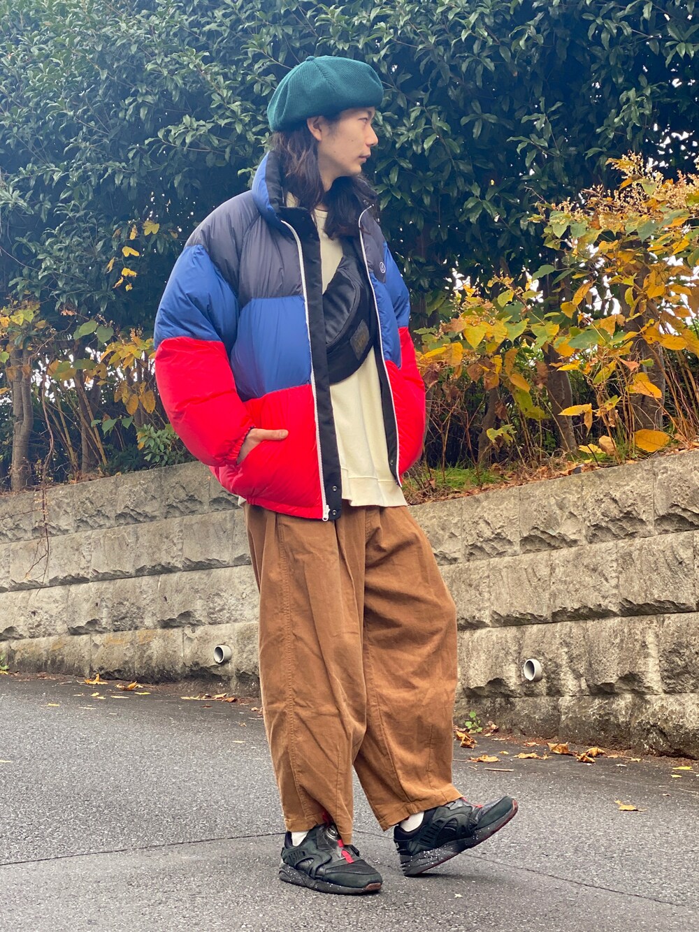 「休日コーデ、カジュアル、ビッグシルエット、ストリート、あったかコーデ、ワイドパンツ、ootd、ダウン」｜「ALDIESのCD Sensation Wide Pants(Beige)（その他パンツ、その他）」を使った、しょうたろうさん（メンズ・183cm）の冬コーディネートの1枚目の写真