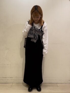 「Samansa Mos2 blue」｜「アイテム（ジャンパースカート）」を使った、つじあやのさん（レディース・149cm）の秋コーディネート