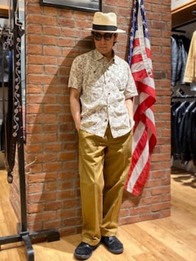「アイテム（チノパンツ、ゴールド系）」を使った、総料理長（schottのイケオジ）さん（メンズ・170cm）の春コーディネート