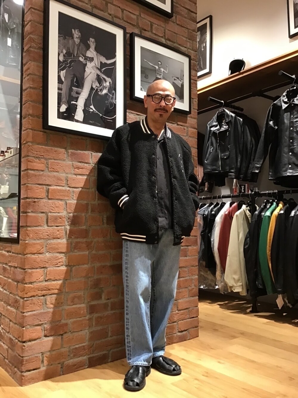 「メガネ男子、スタジャン、デニム、アメカジ、秋服準備はじめました、休日スタイル、古着MIX、ストリート、グルカサンダル」｜「schottのSchott/ショット/TC WORK SH SCHOTT BROS./ワークシャツ ショットブロス（シャツ/ブラウス、ブラック系）」を使った、総料理長（schottのイケオジ）さん（メンズ・170cm）の秋コーディネートの1枚目の写真