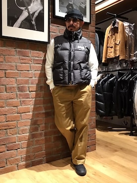「アイテム（チノパンツ、ゴールド系）」を使った、総料理長（schottのイケオジ）さん（メンズ・170cm）の秋コーディネート