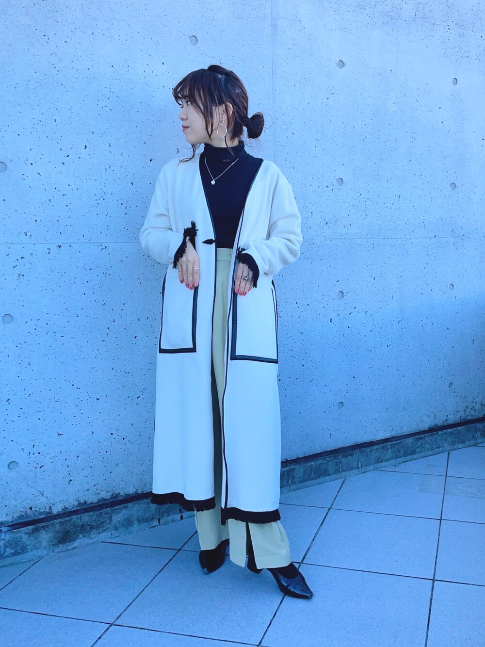 「きれいめカジュアル、低身長、150cm、低身長コーデ、パイピングコート、150cmコーデ、小柄、スリットパンツ、小柄コーデ」｜「SMALL STYLEのパイピングアンゴラコート（ノーカラーコート、ホワイト系）」を使った、kimee149さん（レディース・149cm）の秋コーディネートの1枚目の写真
