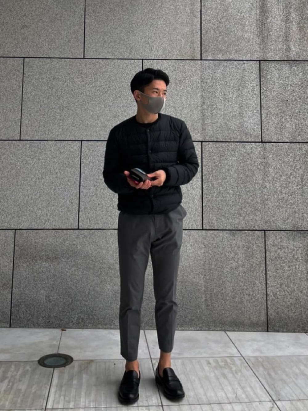 「UNIQLOのアイテム（ダウンジャケット/コート、ブラック系）」を使った、yuuuuuuk1111さん（メンズ・166cm）の夏コーディネートの1枚目の写真