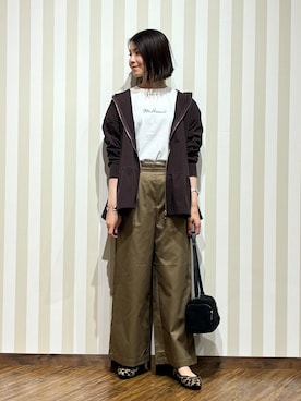「SHOO・LA・RUE（シューラルー）の【S-LL/洗濯機可】大人っぽく着られる ジェルロゴプリントTシャツ（Tシャツ/カットソー、ホワイト系）」を使った、SAOさん（レディース・163cm）の夏コーディネート