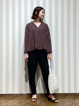 「SHOO・LA・RUE（シューラルー）の【洗濯機可/S-LL】お顔周りすっきり 大人のシアーシャツカーディガン（カーディガン/ボレロ、ブラウン系）」を使った、SAOさん（レディース・163cm）の春コーディネート