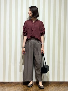 「SHOO・LA・RUE（シューラルー）の【洗濯後しわになりにくい/S-LL】キーネック金ボタンポケットシャツ（シャツ/ブラウス、レッド系）」を使った、SAOさん（レディース・163cm）の夏コーディネート