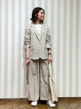 「SHOO・LA・RUE（シューラルー）の【S-LL/セットアップ可/イージーケア/UV】オンにもオフにも シングルジャケット（テーラードジャケット、ベージュ系）」を使った、SAOさん（レディース・163cm）の春コーディネート