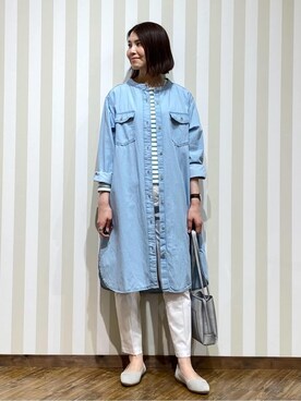「SHOO・LA・RUE（シューラルー）の【ライトオンスデニム/S-LL】体型カバーにも 首元すっきり ロングデニムシャツワンピース（ワンピース、ブルー系）」を使った、SAOさん（レディース・163cm）の春コーディネート