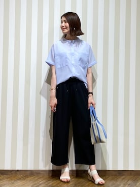 「SHOO・LA・RUE（シューラルー）の【さらり快適/洗濯機可/S-LL】風が通り抜ける 半袖バンドカラーシアーシャツ（シャツ/ブラウス、ブルー系）」を使った、SAOさん（レディース・163cm）の春コーディネート