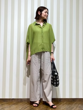 「SHOO・LA・RUE（シューラルー）の【洗濯機可/体型カバー】羽織るだけで雰囲気変わる 柄アソート ポンチョ風シアーシャツ（シャツ/ブラウス、グリーン系）」を使った、SAOさん（レディース・163cm）の春コーディネート