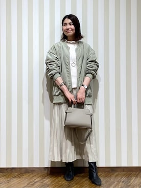 「SHOO・LA・RUE（シューラルー）の【S-LL】大人も取り入れやすい BIGシルエット MA－1ブルゾン（ブルゾン、グリーン系）」を使った、SAOさん（レディース・163cm）の冬コーディネート