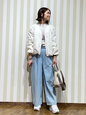 「SHOO・LA・RUE（シューラルー）の【防風/撥水/S-LL】ぽわんと大人かわいい　Vネックバルーンブルゾン（ブルゾン、ホワイト系）」を使った、SAOさん（レディース・163cm）の春コーディネート