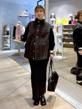 「アイテム（カバーオール）」を使った、たかみなさん（レディース・166cm）の秋コーディネート