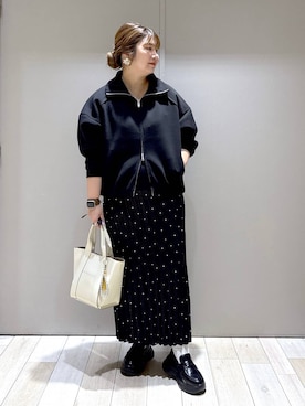 「LEPSIM（レプシィム）のスニーカーローファー　1042668（ローファー、ブラック系）」を使った、たかみなさん（レディース・166cm）の秋コーディネート