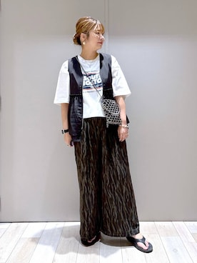 「アイテム（ベスト）」を使った、たかみなさん（レディース・166cm・30代）の夏コーディネート