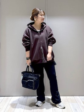 「LEPSIM（レプシィム）の《パフエアシリーズ》BIGZIPフーディー　1068672（パーカー、ブラウン系）」を使った、たかみなさん（レディース・166cm）の秋コーディネート